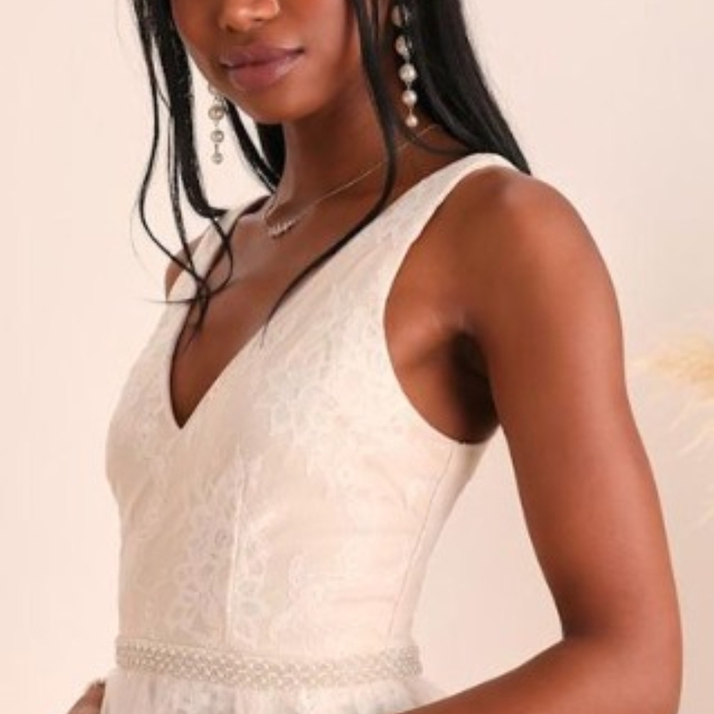 Lulu's Ivory Lace Wedding Gown - Picture 6 of 7